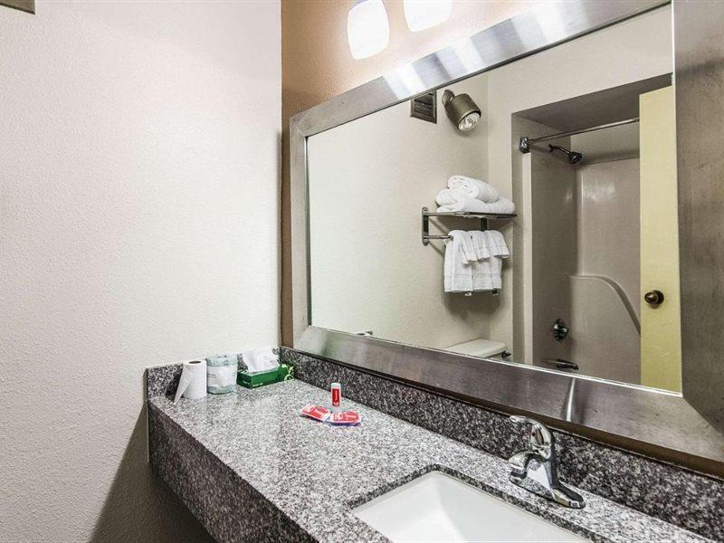 Econo Lodge Inn & Suites - Norton Extérieur photo