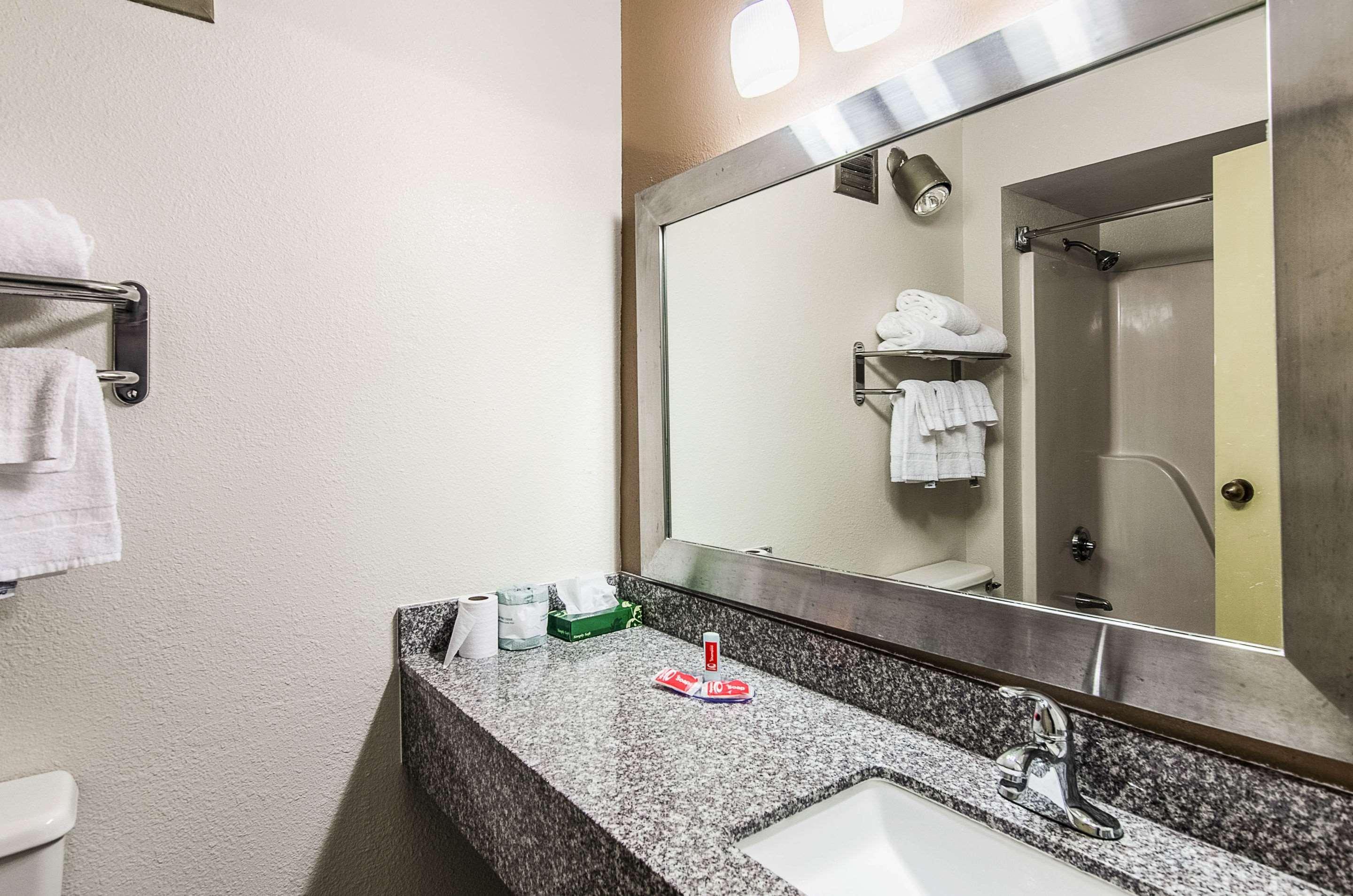 Econo Lodge Inn & Suites - Norton Extérieur photo