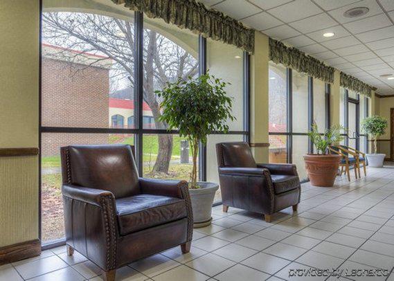 Econo Lodge Inn & Suites - Norton Extérieur photo